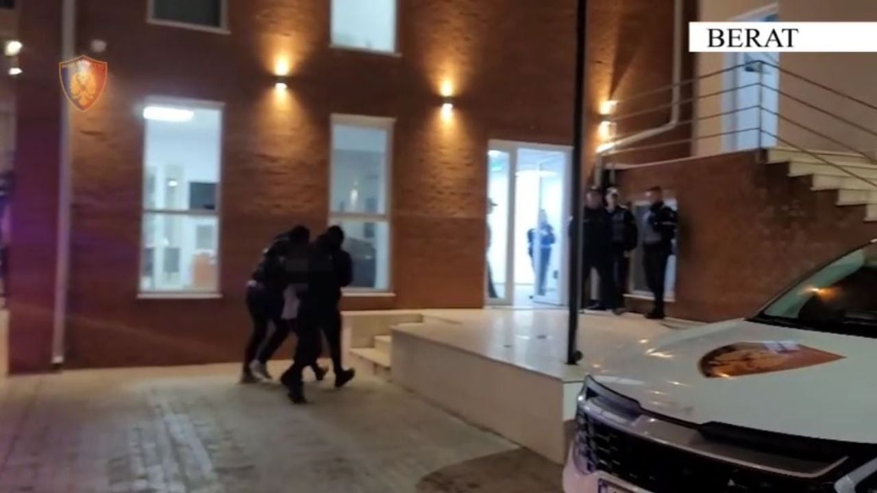 Video/ Vrau me thikë 42-vjeçarin për një foto me kalin, dalin pamjet e arrestimit të Kristo Memës në Berat