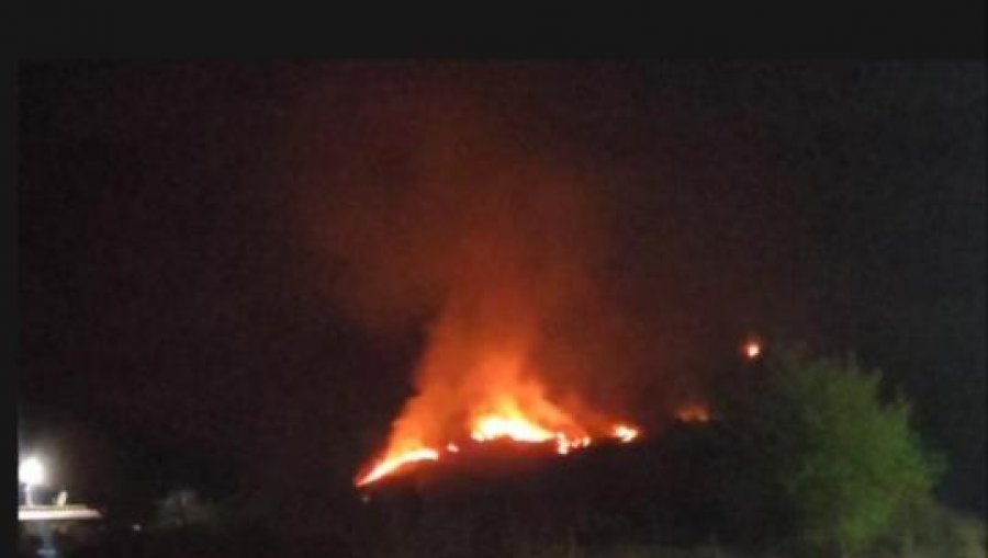 VIDEO/ Zjarri në fushën e mbetjeve në lagjen ’24 Maji’ vijon të jetë aktiv edhe gjatë natës