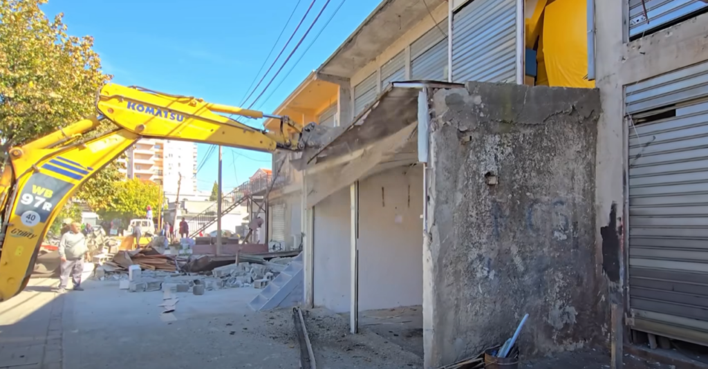 Vijon aksioni për lirimin e hapësirave publike, Rama: Ecim, hap pas hapi, lagje më lagje (VIDEO)