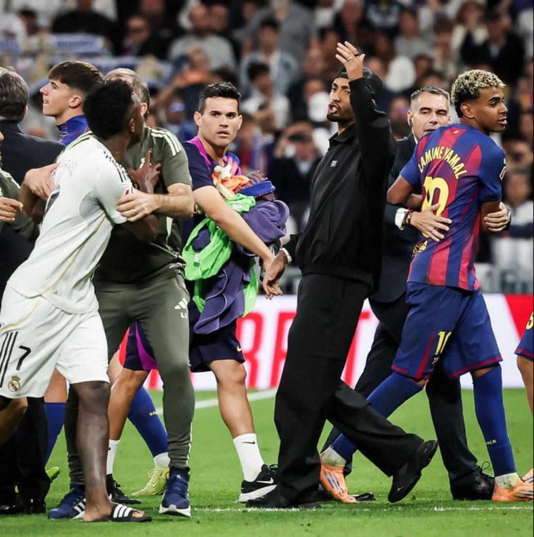 Vinicus e Jamal tronditen Klasiken, klubet e kalojnë me qetësi