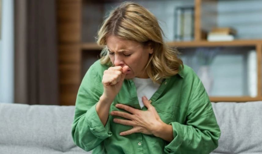 Virozat e stinës, shurupi i përgatitur në kushte shtëpie që largon kollën brenda 24 orëve