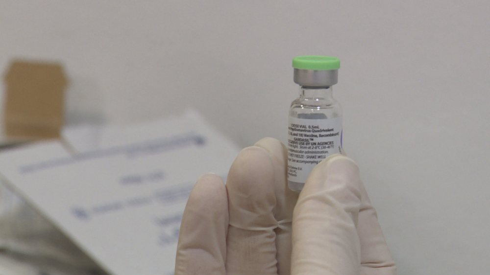 Virusi HPV shkakton kancer në qafën e mitrës/ Propozimi i ISHP: Do të vaksinohen edhe djemtë