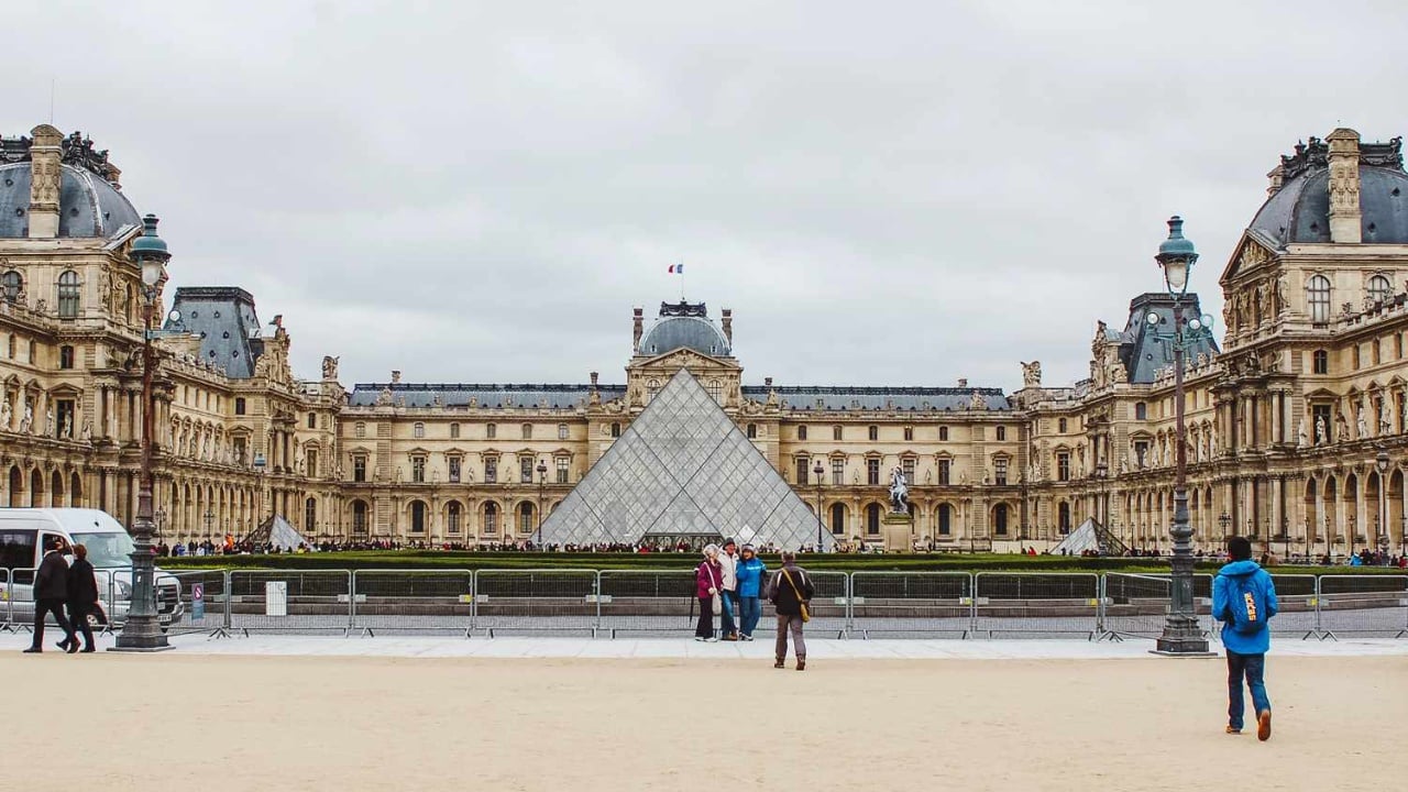 Vjedhja në muzeun e Luvrit, dy të arrestuarit pranojnë përfshirjen e tyre në grabitje