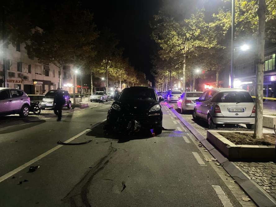 Vlorë – Aksident tragjik në bulevard, mjeti luksoz përplas për vdekje 17-vjeçarin