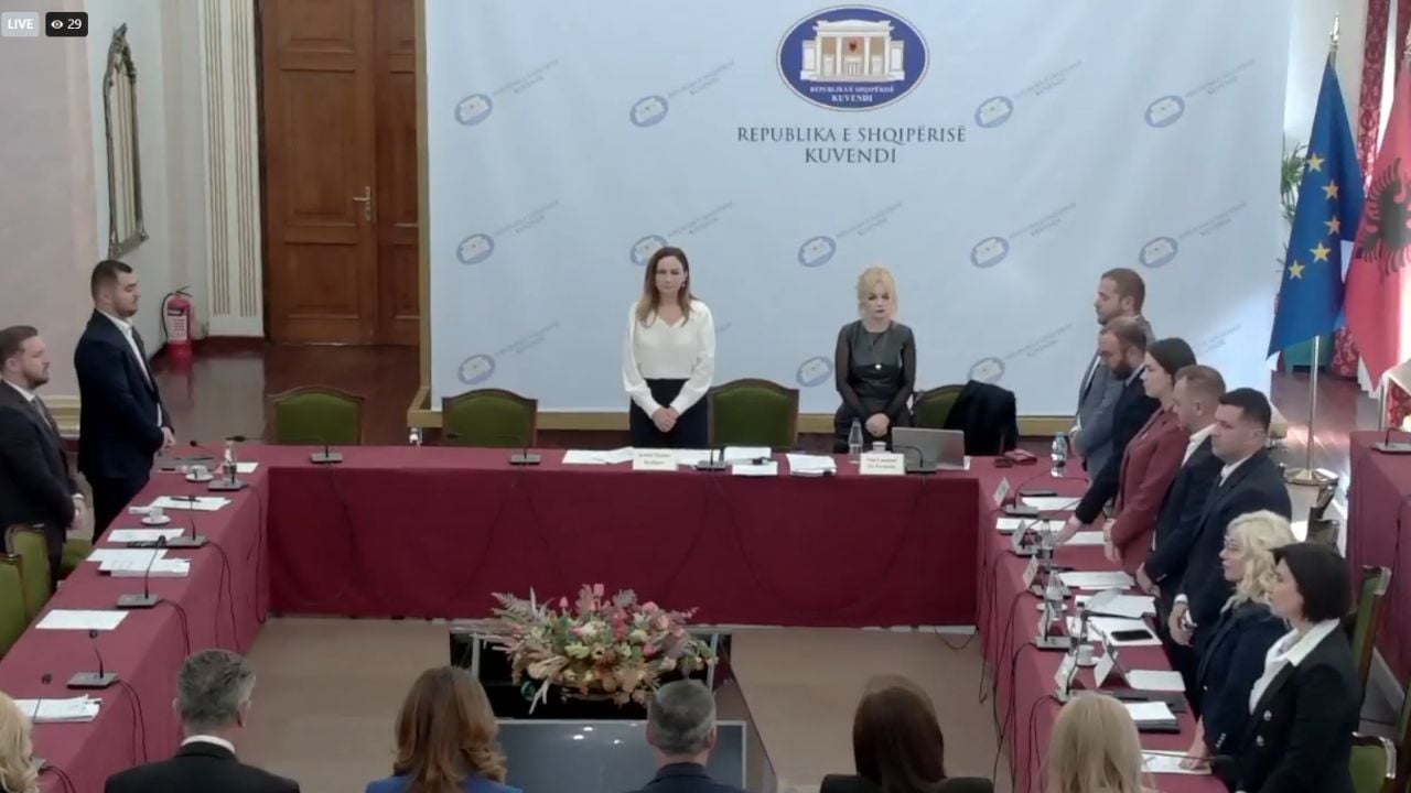 Vrasja e gjyqtarit Astrit Kalaja/ Komisionet parlamentare nderojnë me një minutë heshtje