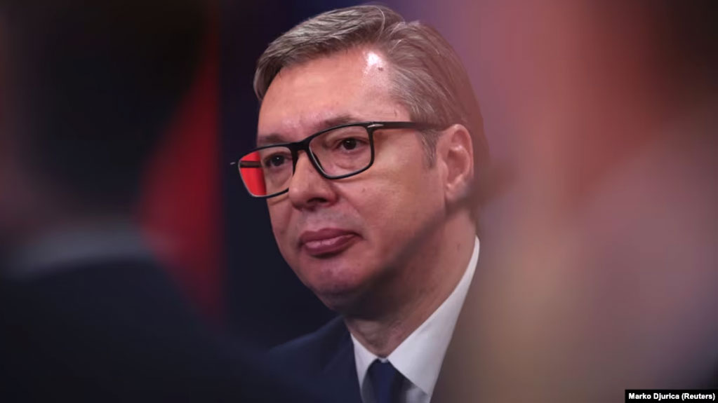 Vuçiç telefonon pronarin e hotelit ku qëndron ekipi kuqezi, shefi i kuzhinës është nga Prizreni