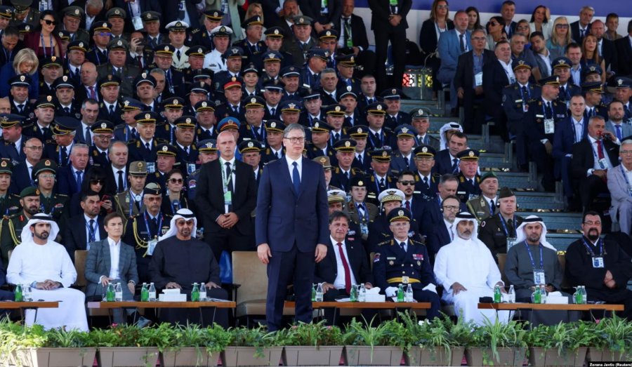 Vuçiq pretendon se ‘të gjithë po përgatiten për luftë’