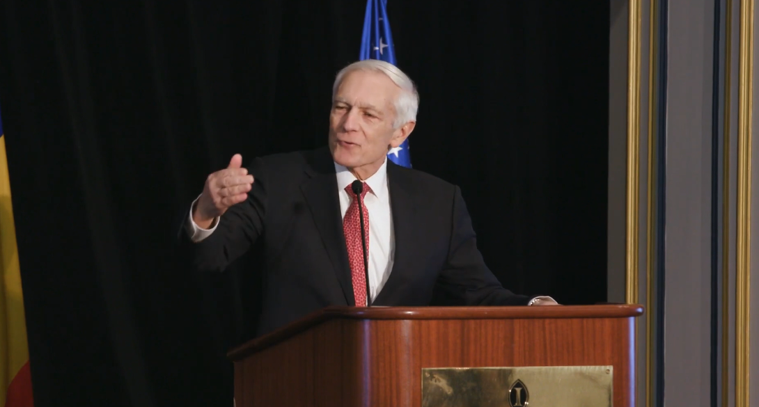 Wesly Clark do të dëshmojë pro Thaçit, ish-gjenerali amerikan ka marrë autorizim nga SHBA që të flasë në mbrojtje të ish-udhëheqësit politik të UÇK-së