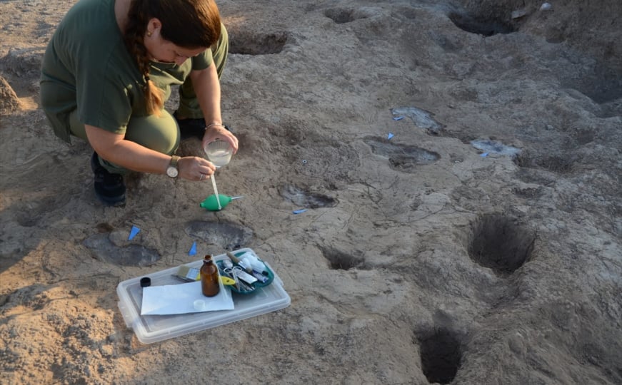 Zbulim i madh: gjurmë këmbësh njerëzore 7,000-vjeçare