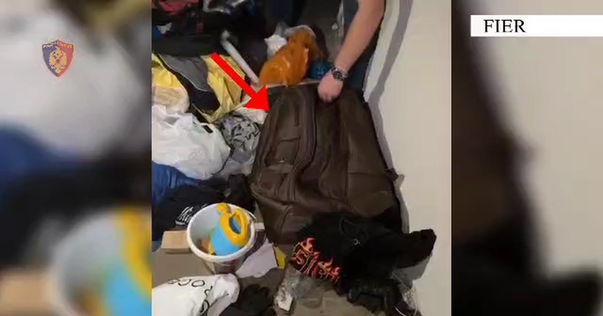 Zbulohet bazë armësh në Fier, sekuestrohen 13 armë zjarri, arrestohet 38-vjeçari (EMRI)