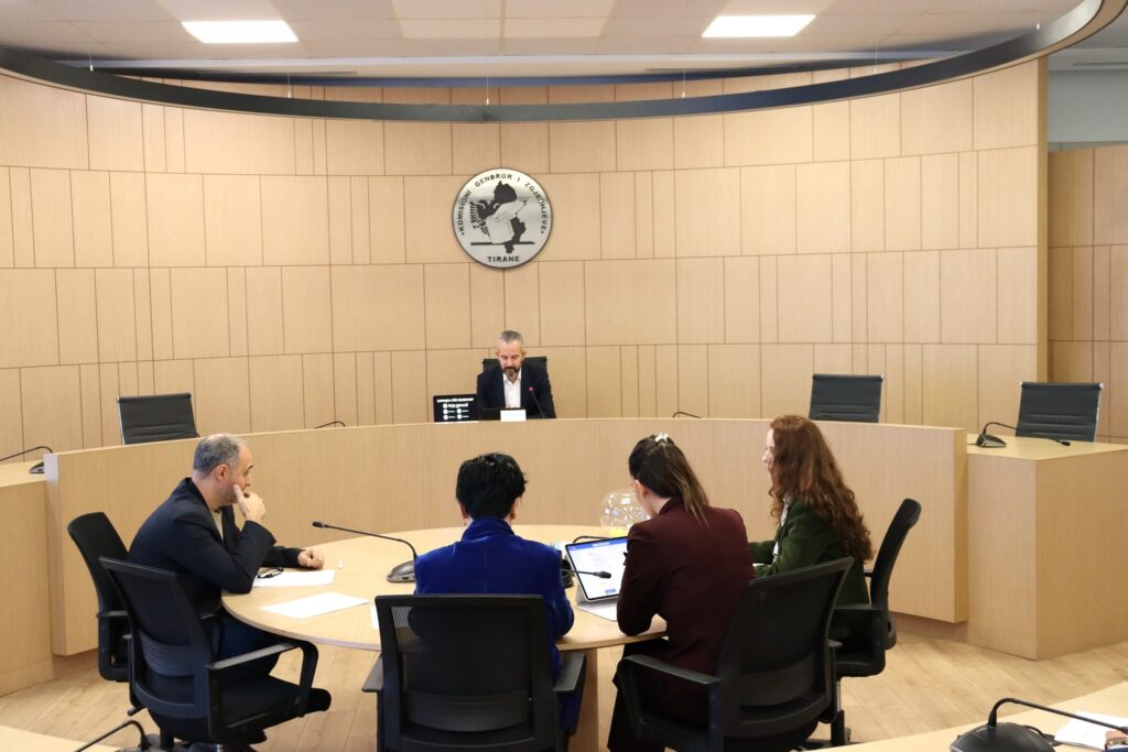 Zgjedhjet e 9 nëntorit, KQZ miraton kandidatët dhe fletën e votimit! 12 kandidatë në garë për drejtimin e 5 bashkive