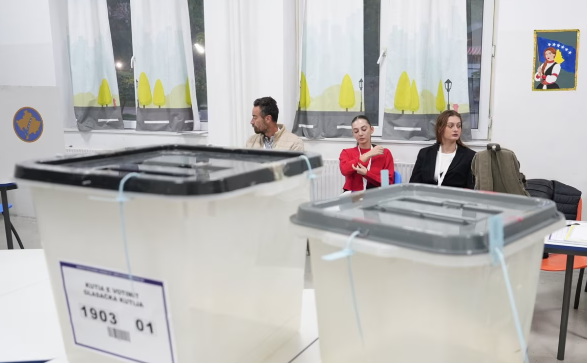 Zgjedhjet lokale në Kosovë, qytetarët i drejtohen kutive të votimit