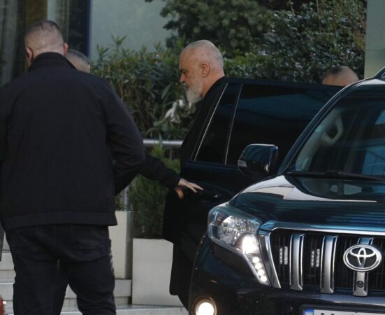 Zgjedhjet në 6 bashki, Rama mbërrin në selinë rozë, ja çfarë pritet të ndodhë në mbledhjen me strukturat