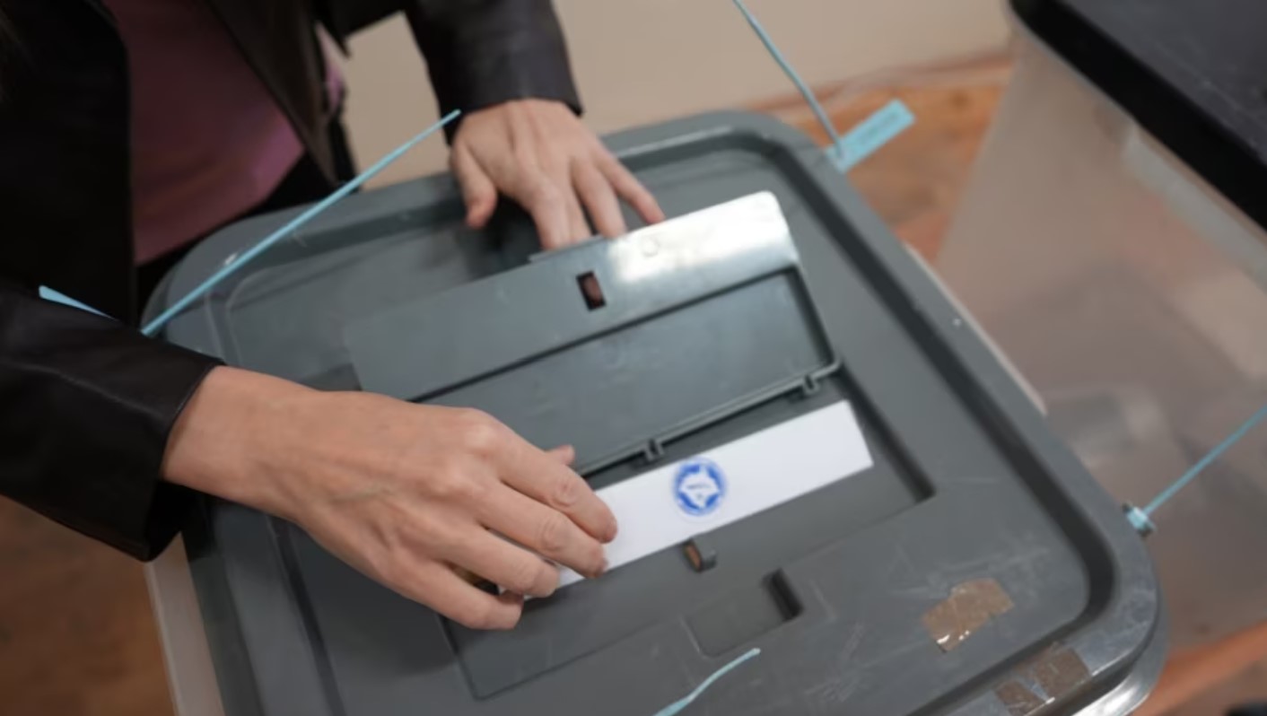 Zgjedhjet në Kosovë/ Pjesëmarrja deri në mesditë 7.84%, KQZ: Nuk ka raportime për parregullsi