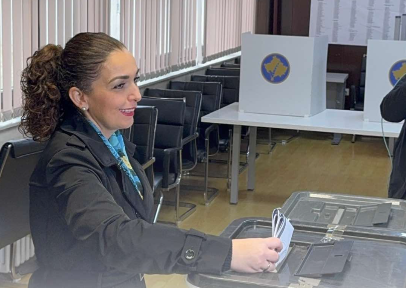 Zgjedhjet në Kosovë, voton Presidentja Vjosa Osmani: Sa më e lartë pjesëmarrja, aq më e fortë demokracia jonë