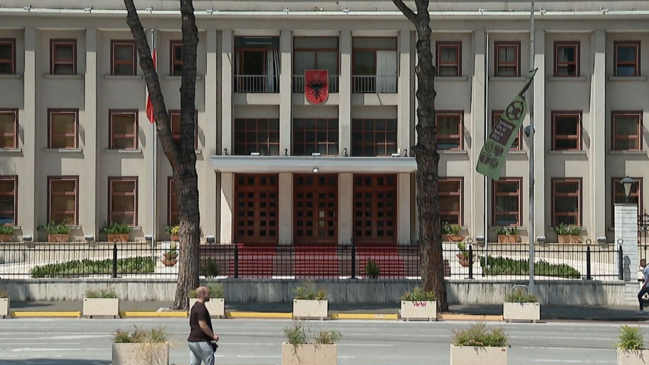 Zgjedhjet në Tiranë, debat PS-PD/ Opozita akuzon presidentin Begaj për shkelje dhe përplasen me socialistët për vakancat në KQZ