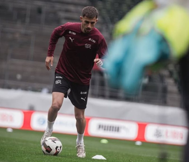 Zgjodhi Zvicrën, Adrian Bajrami zhduk gjithë fotot me Shqipërinë nga rrjetet sociale