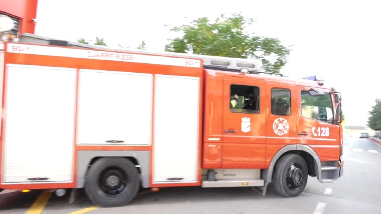 Zjarr në afërsi të Leskovikut, dyshohet se flakët kanë rënë në një biznes