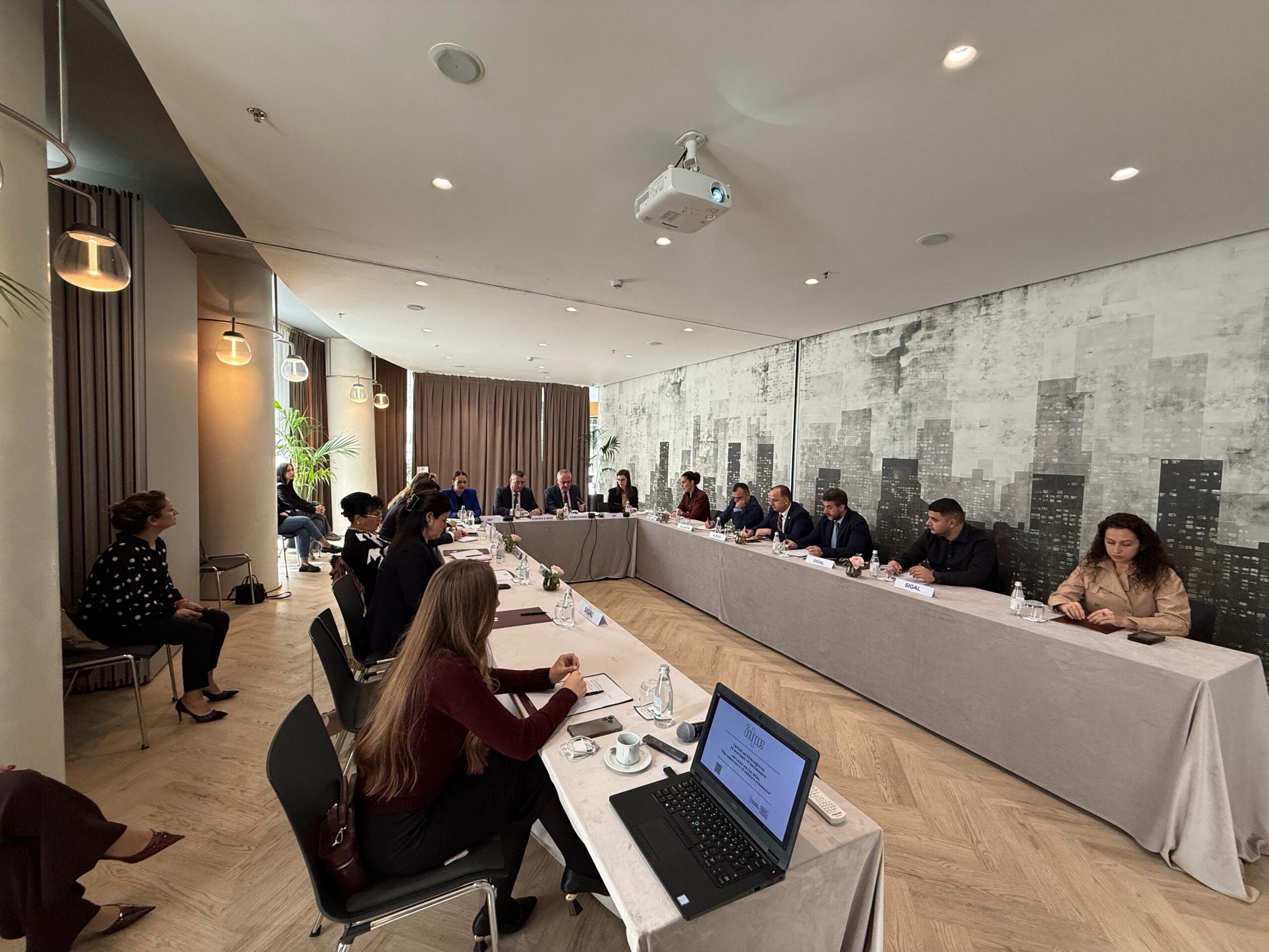 Zyra e Komisionerit dhe Shoqata e Siguruesve diskutojnë zbatimin e ligjit për të dhënat personale