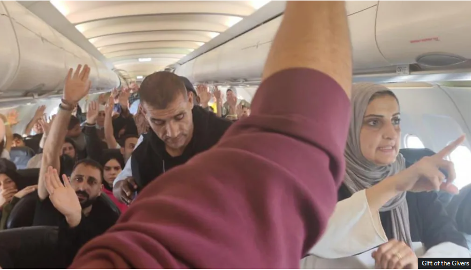 153 palestinezë mbërrijnë papritur në Afrikën e Jugut, autoritetet nisin hetimet për fluturimin misterioz