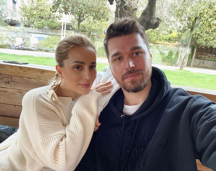 18 vjet dashuri! Alban Skenderaj dhe Miriam Cani rikthehen pas në kohë me një foto të rrallë