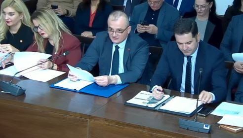 180 milionë euro detyrime/ Reagon kreu i KLSH