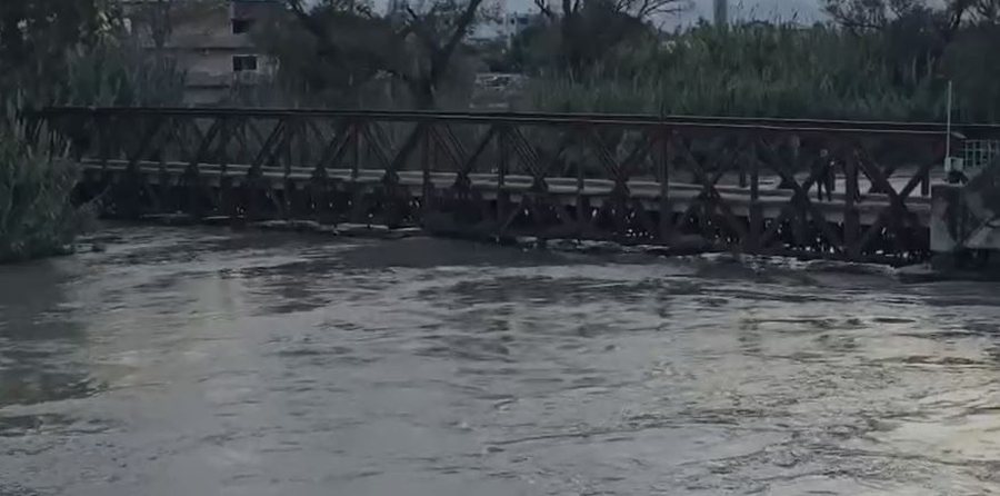 21 banesa nën ujë në Ferras të Fierit, banorët në alarm nga dalja e shtratit të lumit Vjosë