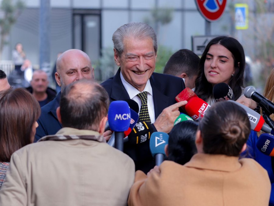 21 Janari/ Berisha: Nuk është qëlluar nga brenda kryeministrisë, kjo është gënjeshtër me bisht