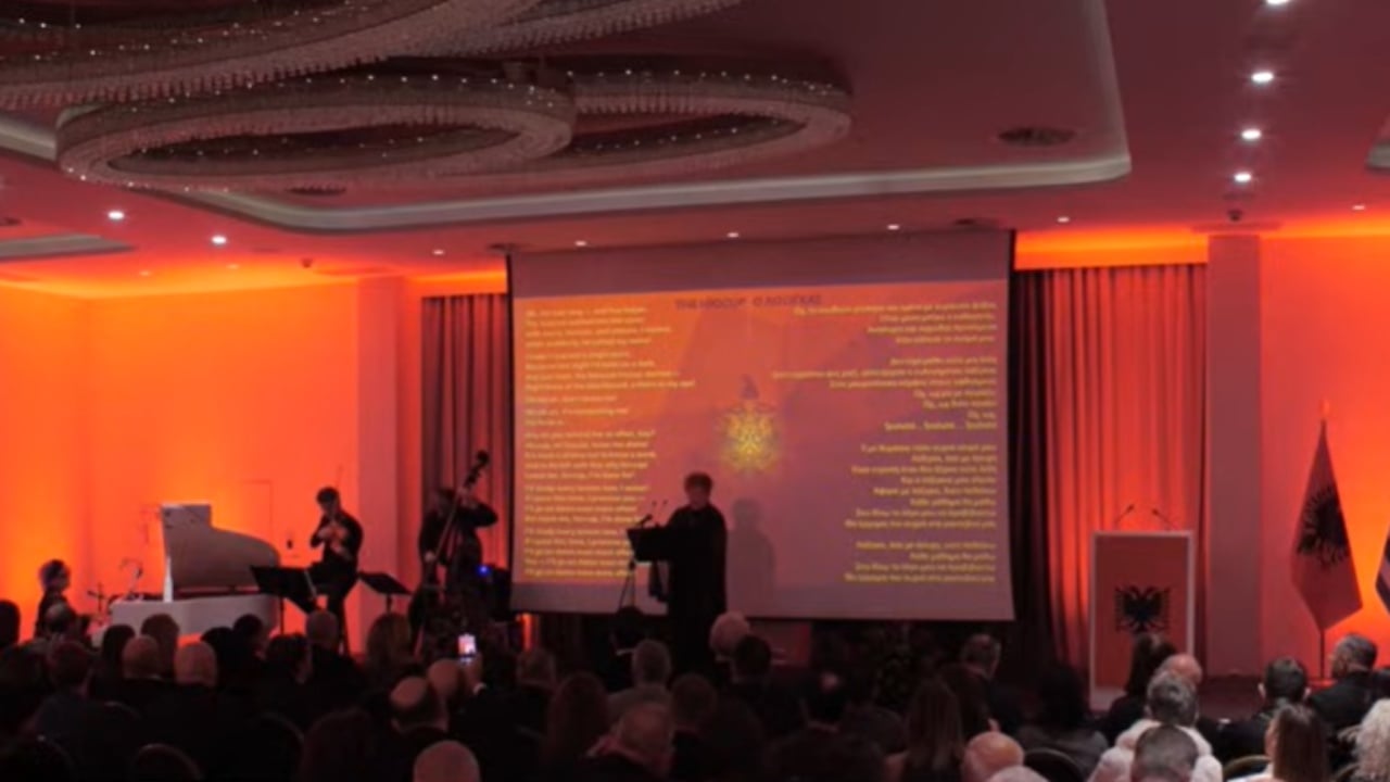 28-29 Nëntori festohet edhe në Greqi/ Salla mbushet me flamuj shqiptarë, ceremoni për festat kombëtare