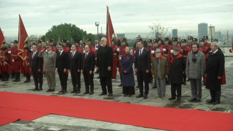 29 Nëntori/Homazhe në varrezat e Dëshmorëve për ditën e Çlirimit të vendit. Të pranishëm Begaj, Rama dhe Peleshi