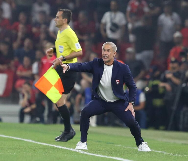 5 lojtarë rrezikojnë fazën “play-off”, Sylvinho “sakrifikon” 2 titullarë, i dërgon në tribunë