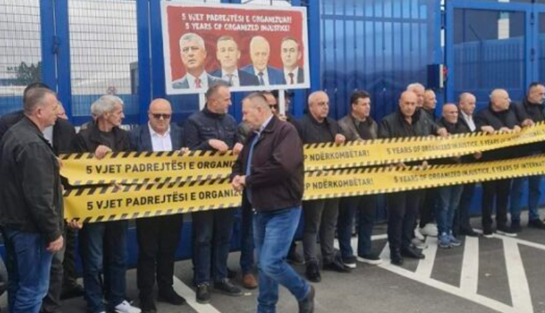 “5 vjet pa drejtësi”, OVL e UÇK protestë simbolike para zyrave të EULEX