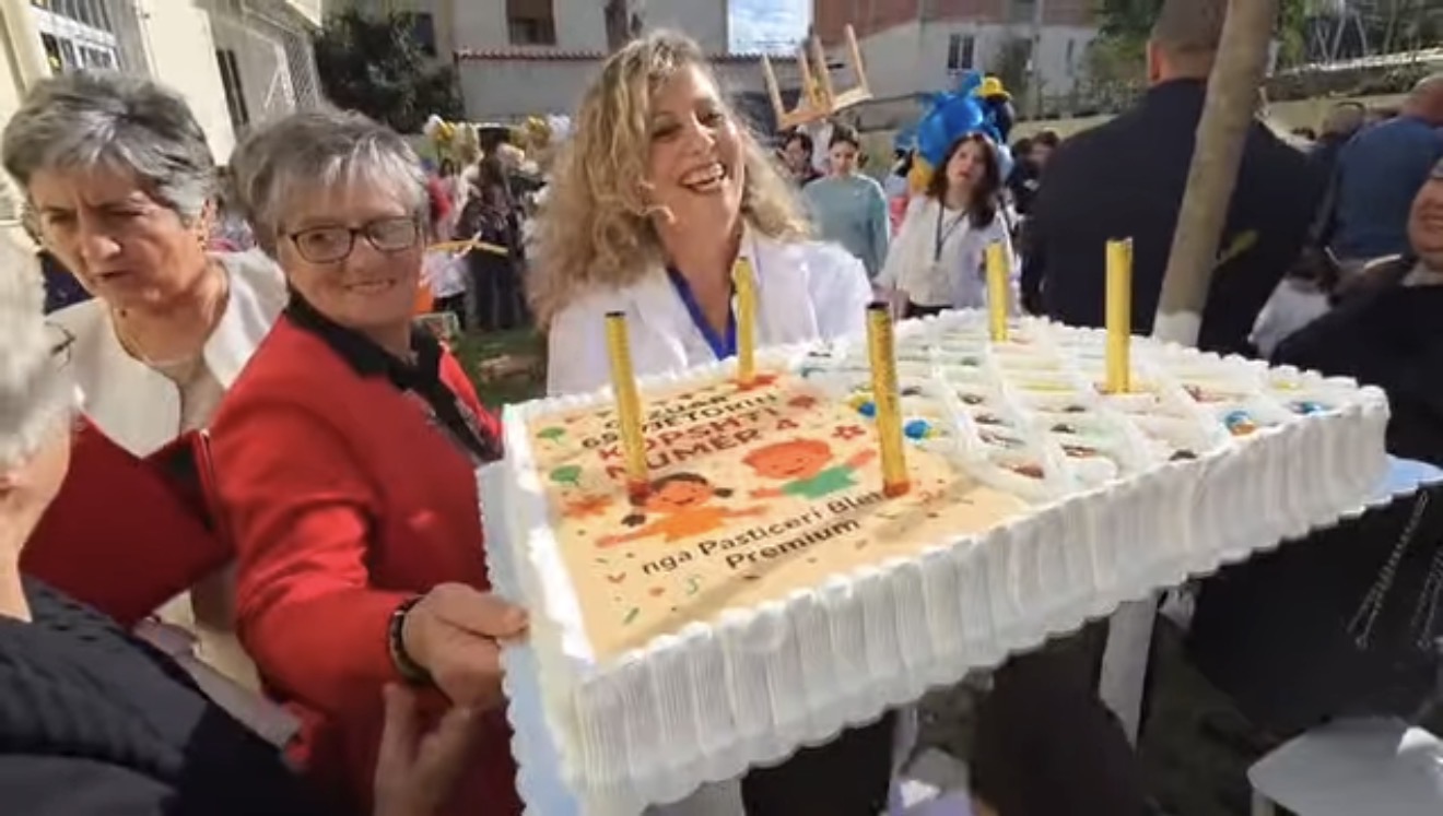 65-vjetori i Kopshtit nr. 4 në Fier, çmime mirënjohjeje për edukatoret në pension