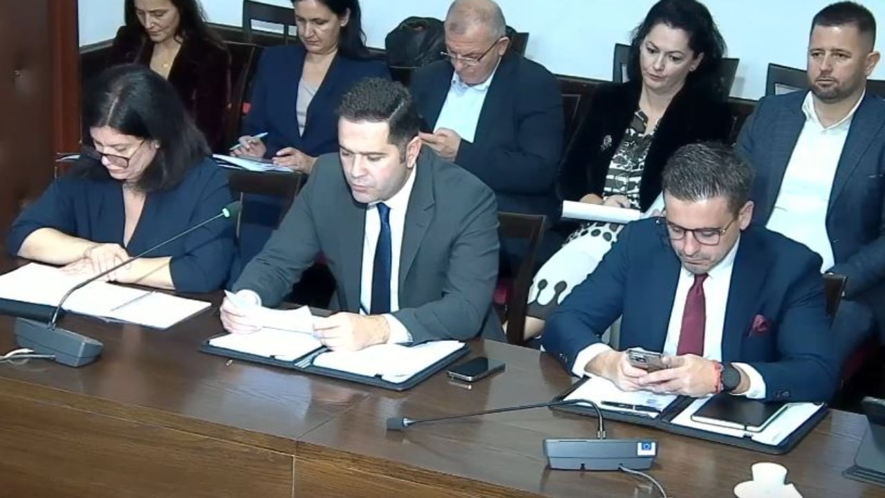 7.6 miliardë lekë shtesë për pensionet, ministri i Financave: Ja sa para do të marrin pensionistët për bonusin e fundvitit