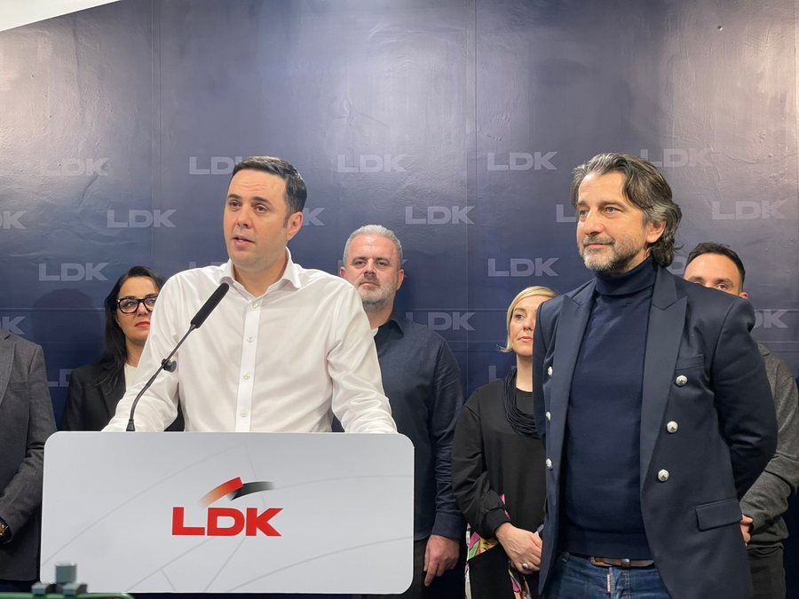 Abdixhiku shpall fitoren në 5 komuna: LDK nuk i ndan qytetarët e Kosovës me flamuj partish