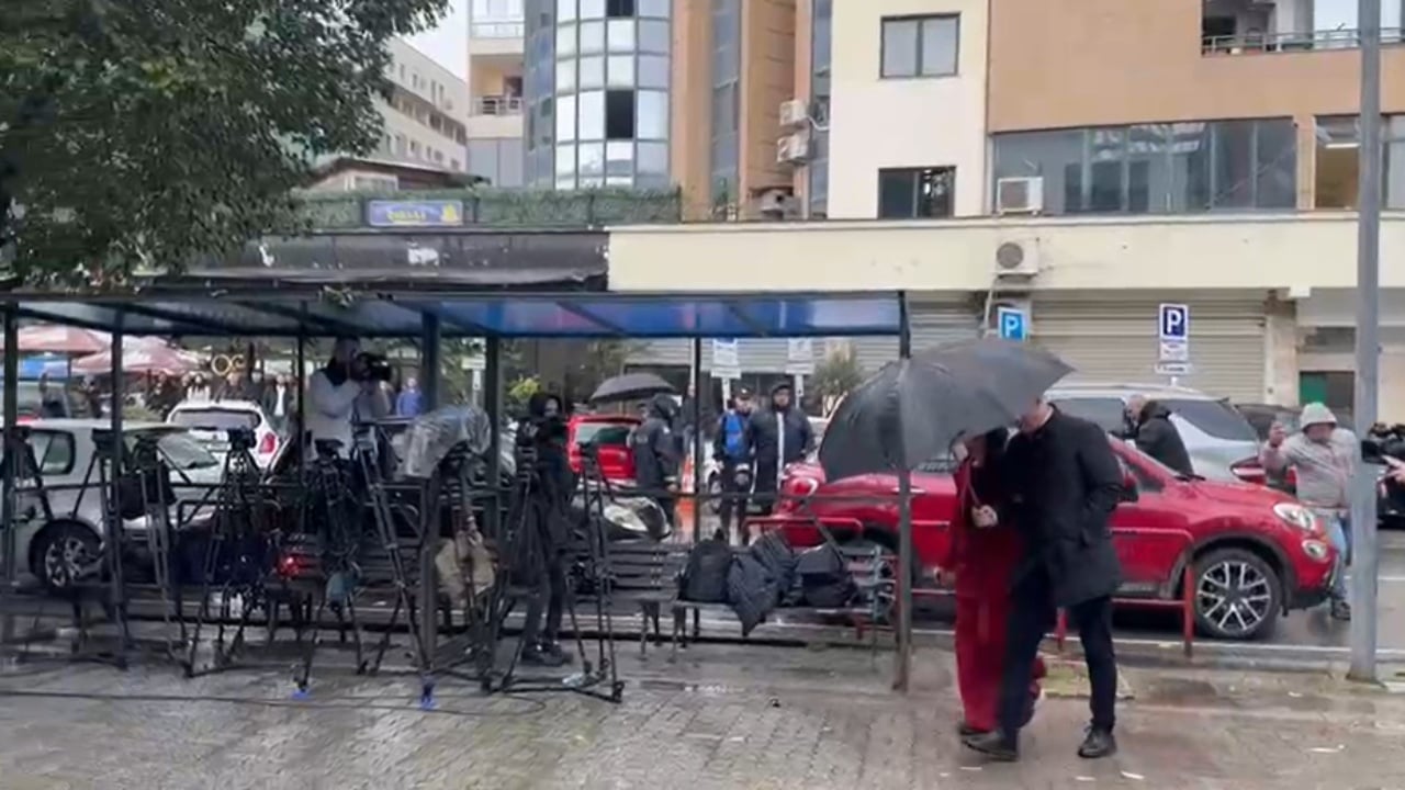 Abuzimi me tenderin e ‘Llogarasë’ dhe ‘Unazës së Madhe’/ Zv.kryeministrja Balluku në GJKKO, trupa tërhiqet për vendimin