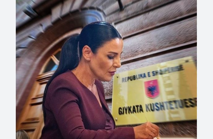 Aferat e Ballukut/ Gjykata Kushtetuese s’ka vendim për ministren e pezulluar, mblidhet javën e ardhshme për…