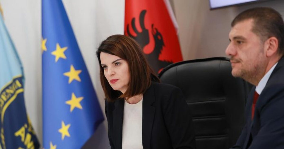 Agjenti i AMP-së shoferi i bosit të krimit, ministrja Koçiu thërret në takim Eduart Merkajn