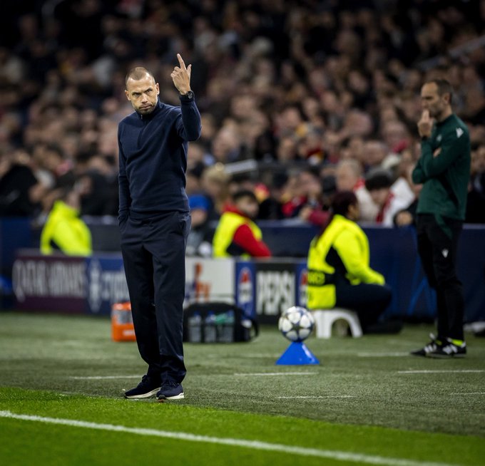 Ajaks, klubi largon trajnerin Heitinga