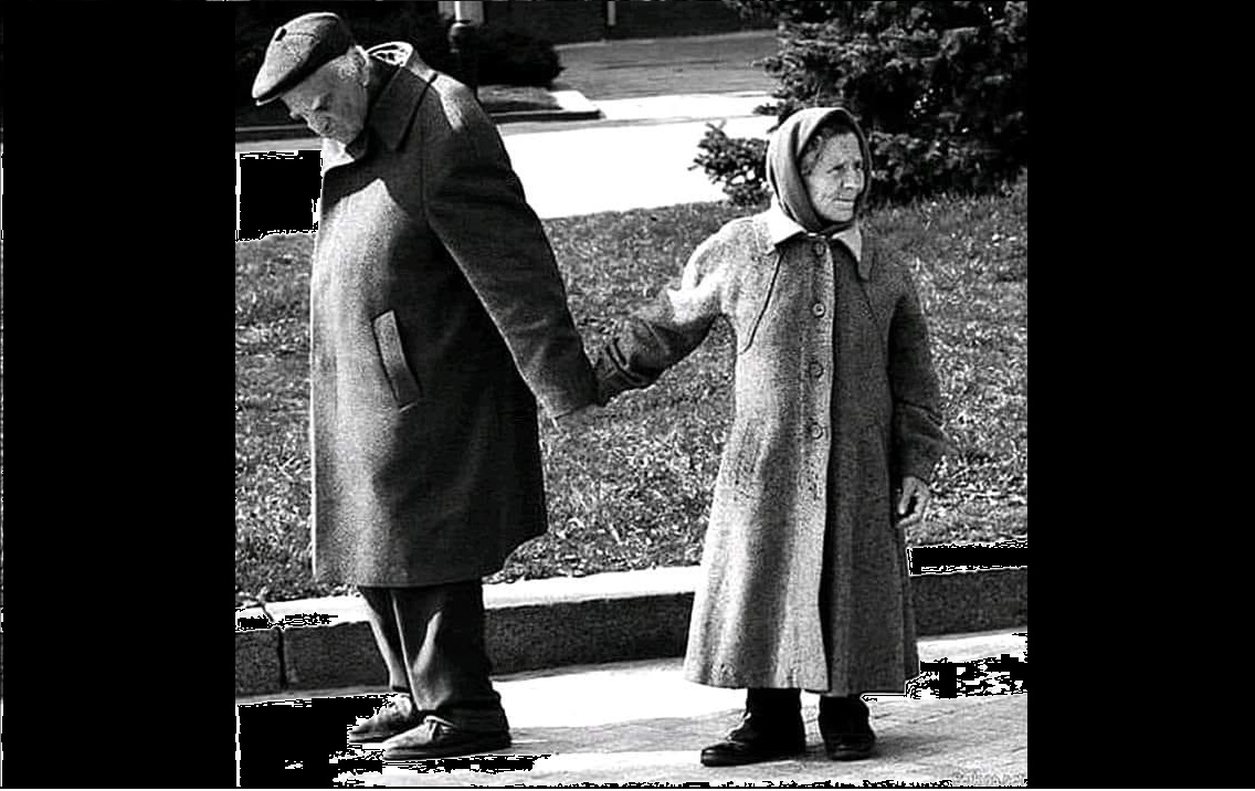 Ajo ka Alzhaimer, nuk më njeh! Por e njoh unë. Është Dashuria e jetës sime…