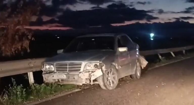 Aksident i rëndë në vend, ‘Benz-i’ hum kontrollin, del nga korsia dhe përplaset me makinën tjetër (Detaje)