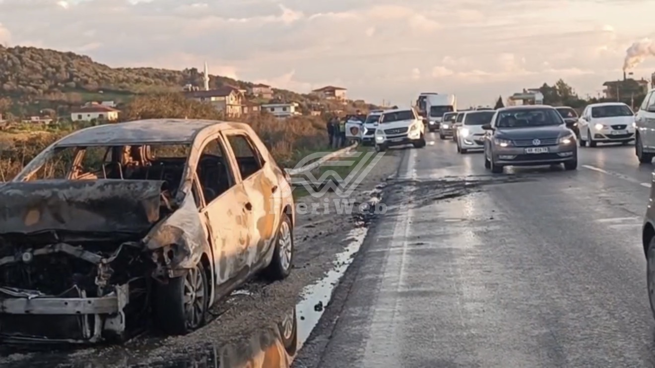 Aksident në autostradën Lushnje – Rrogozhinë, makina përfshihet nga flakët; shpëton për mrekulli një nënë dhe dy fëmijët e saj