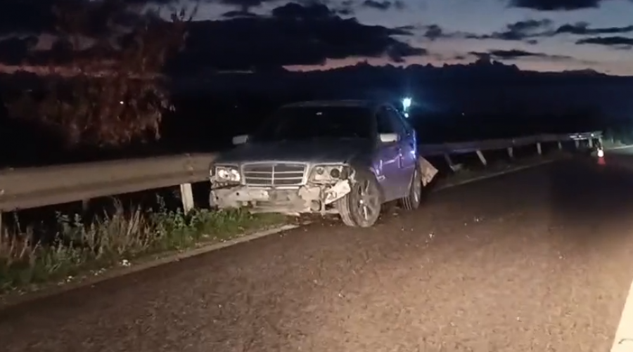 Aksident në Lushnjë/ Dy makina përplasen me njëra-tjetrën, një nga shoferët largohet nga vendngjarja