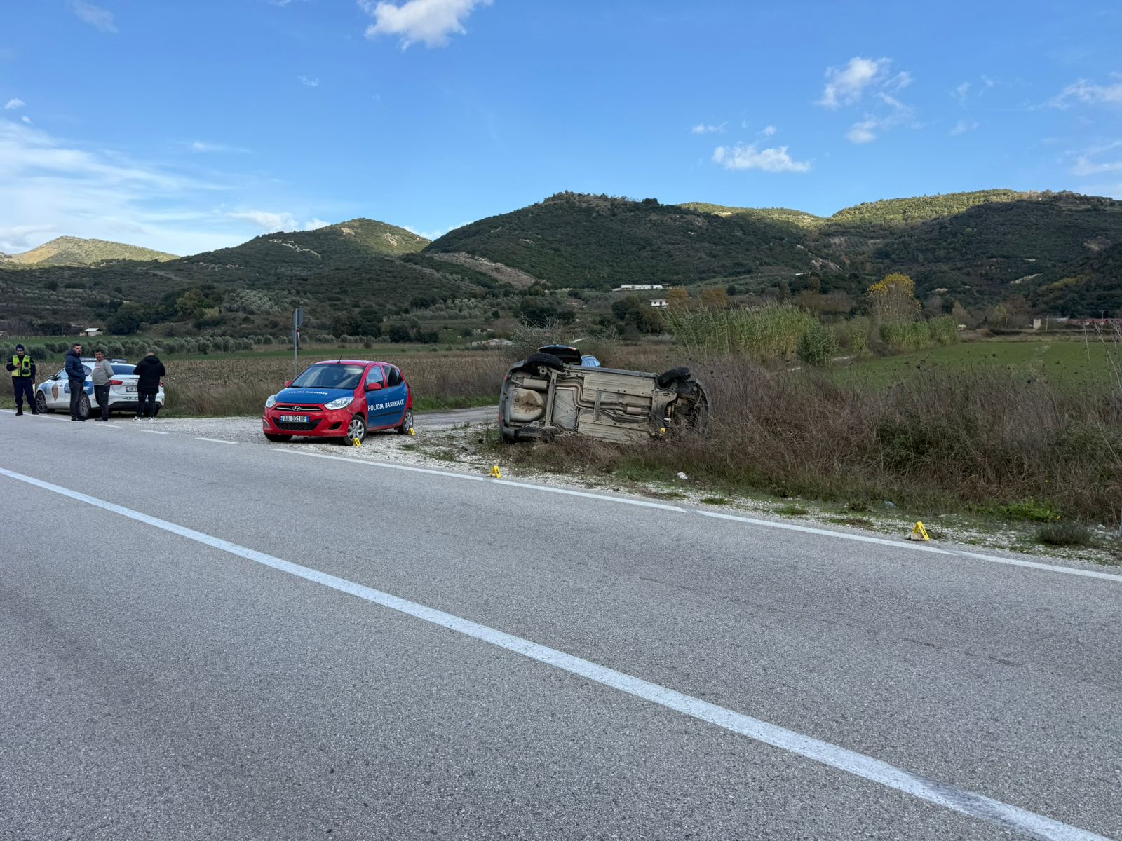 Aksident pranë fshatit Drashovicë, lëndohet punonjësi i bashkisë Selenicë, detajet e para