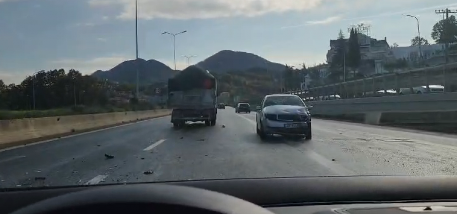 Aksidentohen dy makina afër rrethrrotullimit të TEG-ut