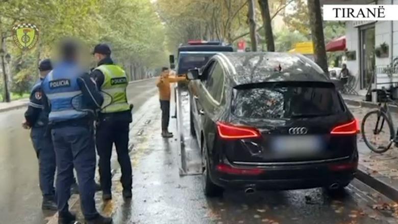 Aksion kundër parkimeve të dyfishta në Tiranë, dhjetëra gjoba dhe makina të hequra me karrotrec