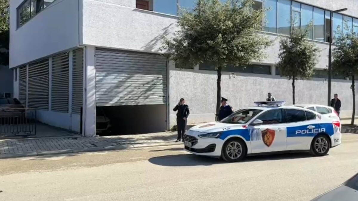 Akuzohet për vrasjen e kushëririt, paraqitet në Gjykatën e Vlorës Bertil Alliaj