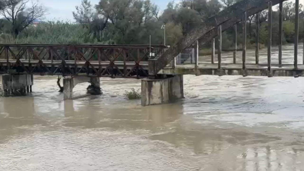 Alarm në Fier, rriten prurjet e lumit Vjosa, rrezikohen nga përmbytja disa fshatra