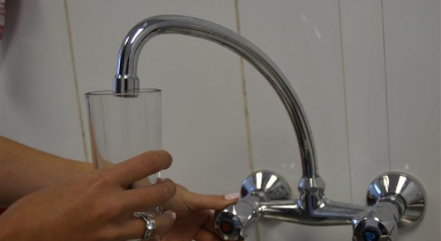 Alarm në Tiranë/ Rrëshqitje shkëmbore në digën e Bovillës, banorët e disa lagjeve pa ujë të pijshëm