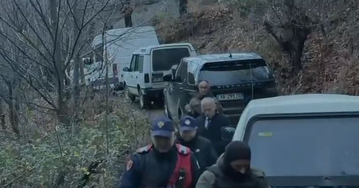 “Allahu Ekber”! Identifikohet një nga personat e armatosur në Orosh, 24-vjeçari kërcënon policinë (EMRI)